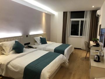 Μοντέρνο στερεό ξύλινο υλικό συνόλων επίπλων δωματίων φιλοξενουμένων/κρεβατοκάμαρων ξενοδοχείων